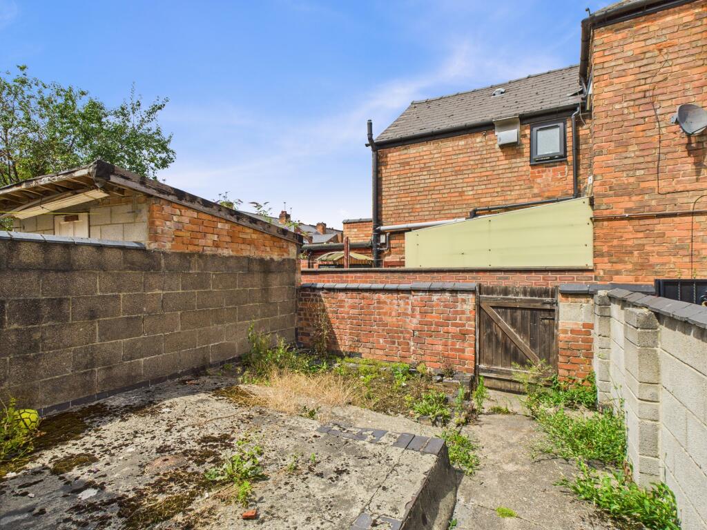 CAM04825G0-PR0128-STILL013