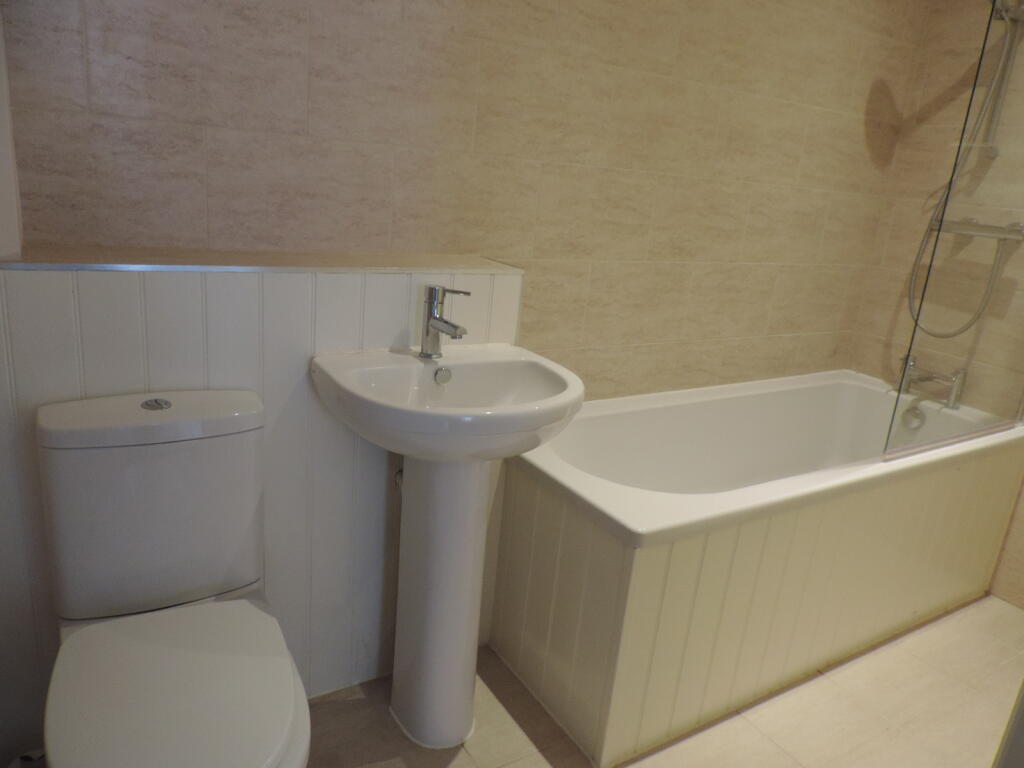 jack/jill bathroom