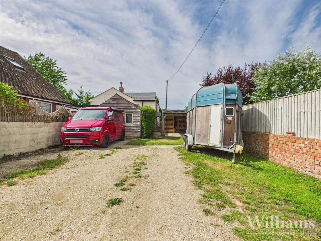 CAM04950G0-PR0095-STILL002 - Copy.jpg