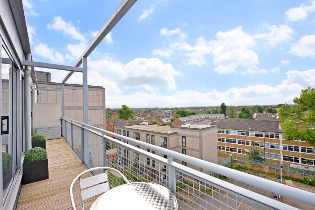 Gateway House, Fl...