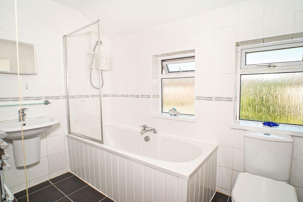 Family Bathroom/WC