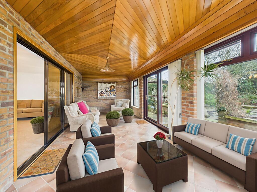 7.-CAM04922G0-PR0097-STILL001 - Living Room - Stan