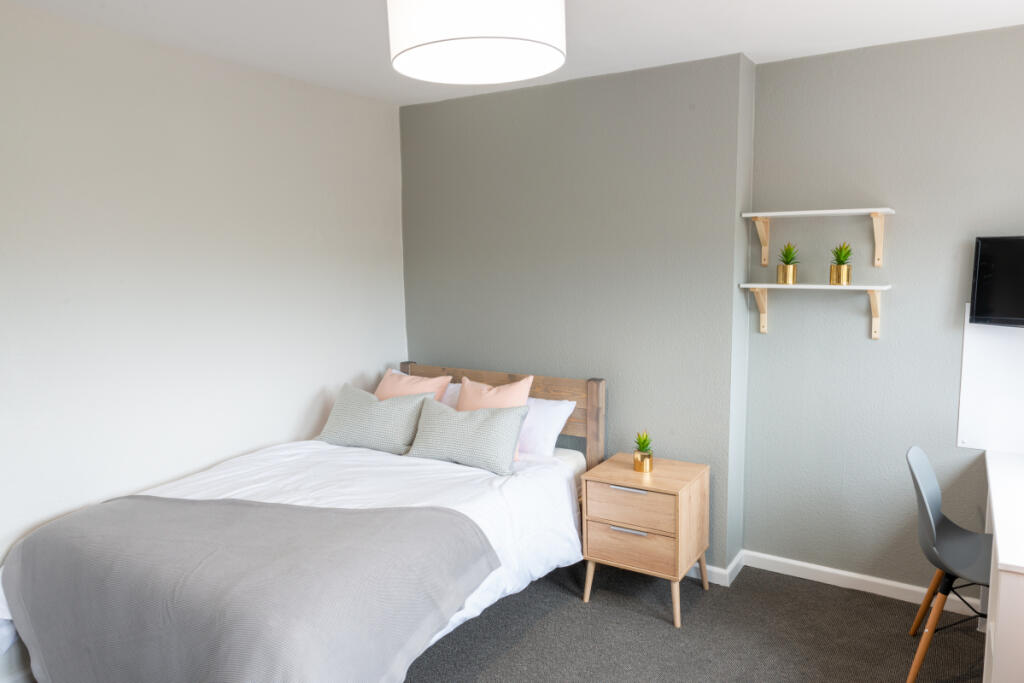 11 Well Street, Bedroom 8