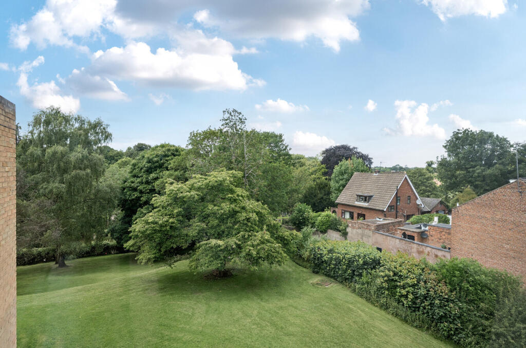 1315852-11-685d4c...