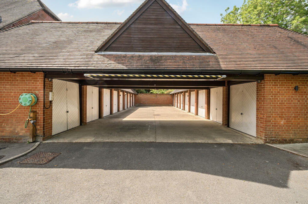 1300633-1-68370d2...