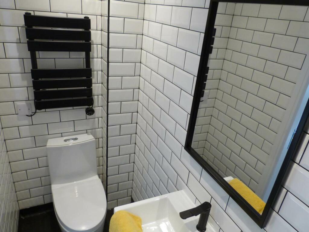 bathroom 2  (1)