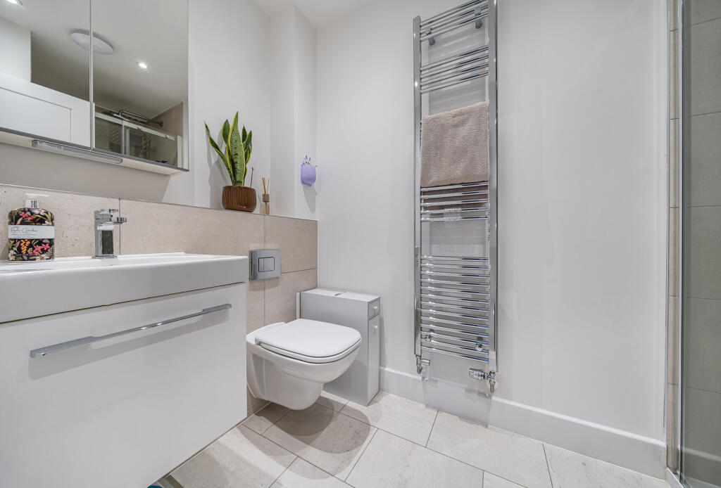 1380476-10-6925c1...