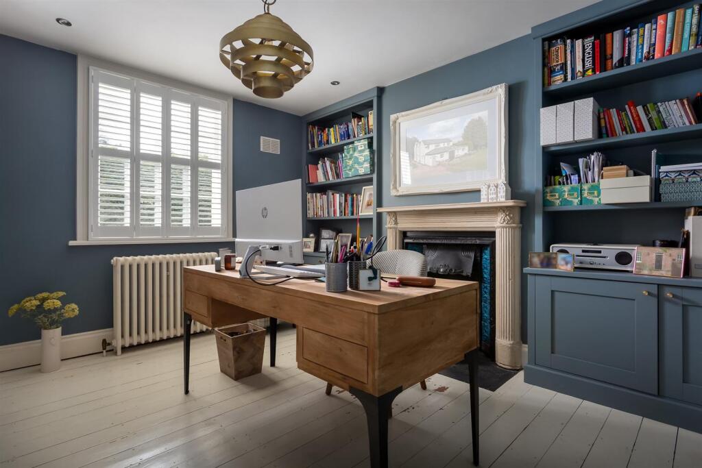 37 - Tynings House - GL51 4XF - Web.jpg