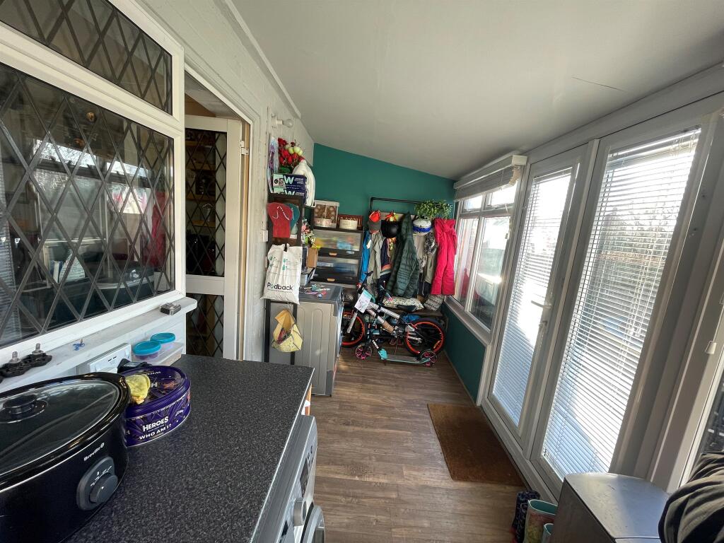 Sun Room / Utility 