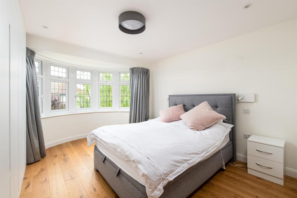Bedroom1_1.jpg