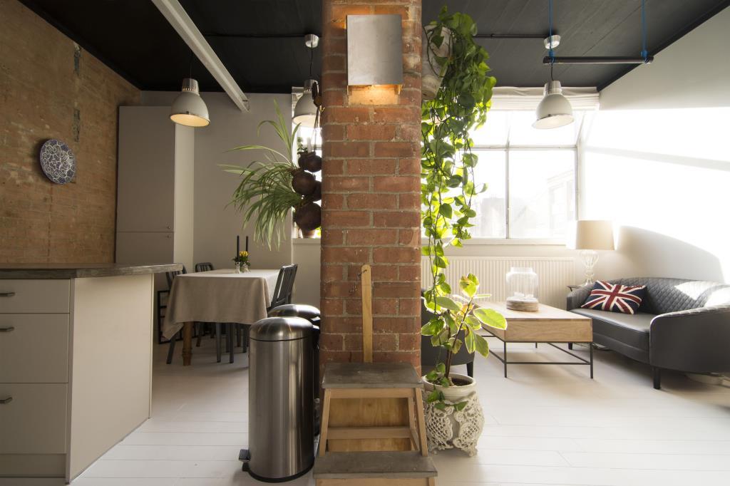 Kitchen/Living Area