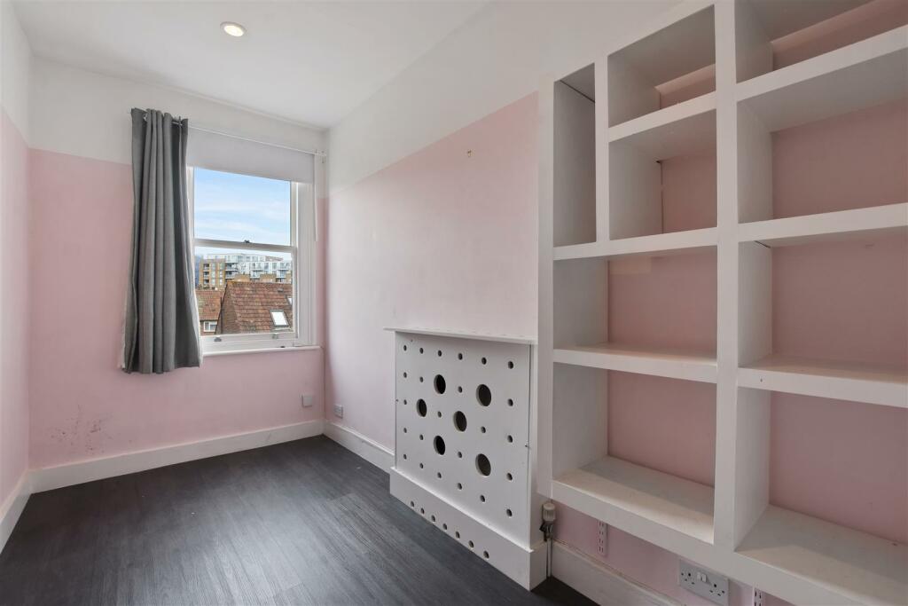 12-6486GCWT - TFF - 23 Pember Road - Reception 5 -