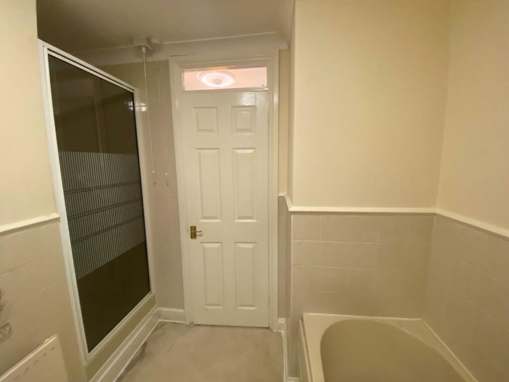 bathroom 2.jpg