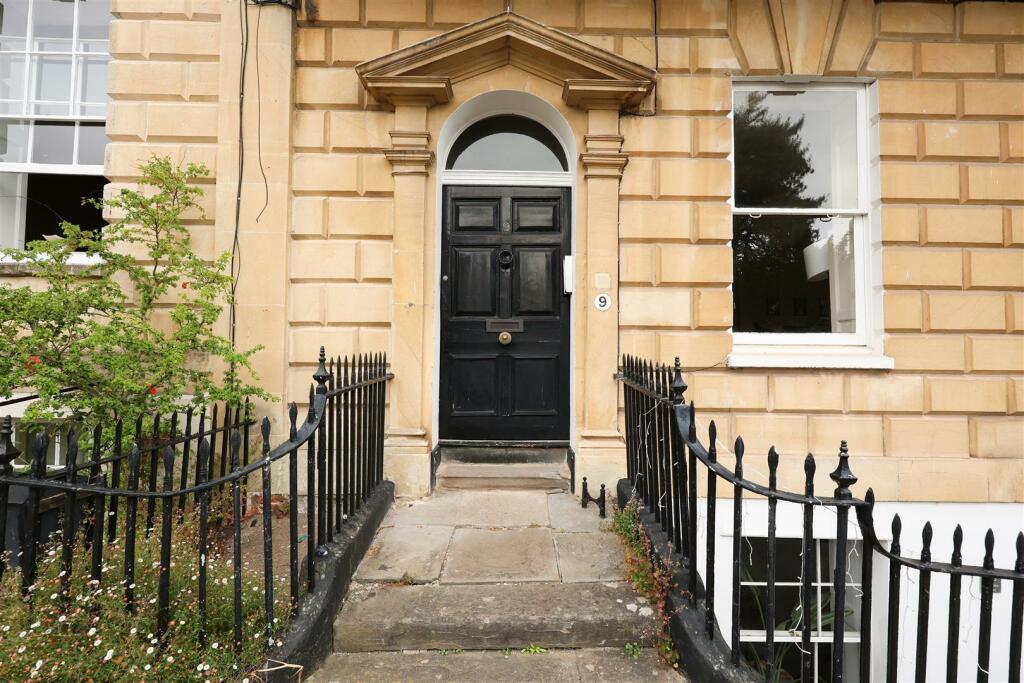 FFF 9 Charlotte St 4.JPG