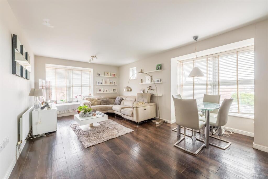 Flat 11 Penzance House-11.jpg