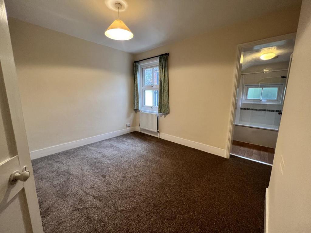 bedroom 2 r.jpg