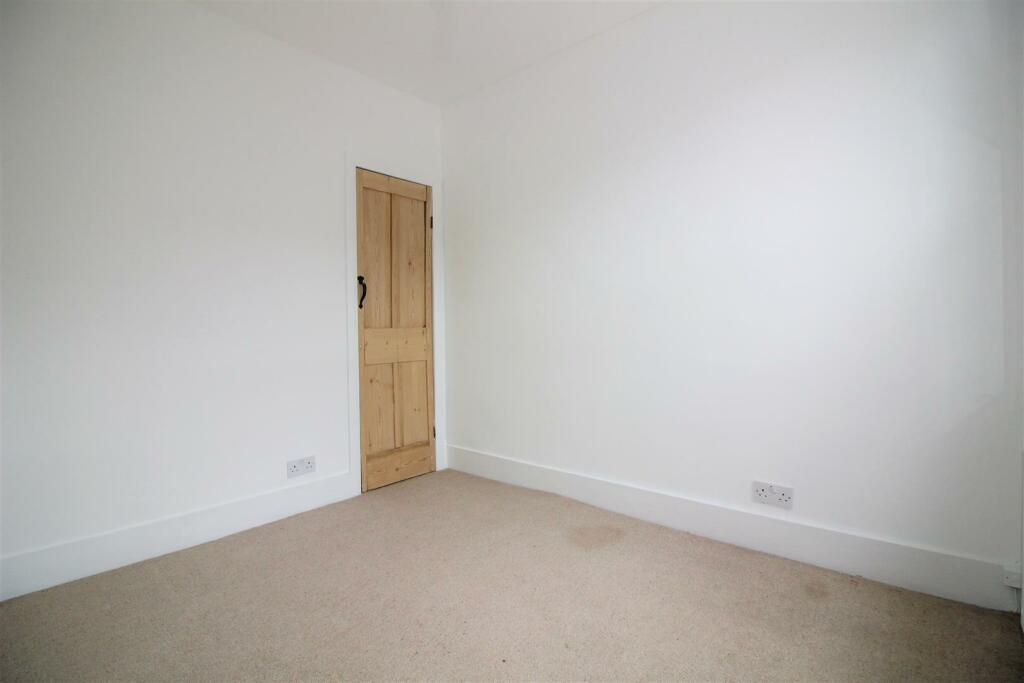 Bed 1.jpg