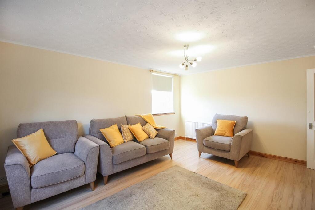 02 - Lounge 2.jpg