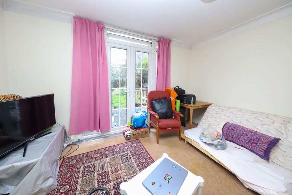 11 Valley Close (...