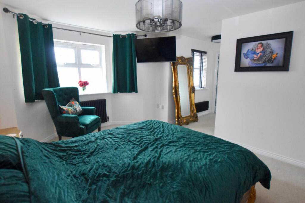 Principal Bedroom...