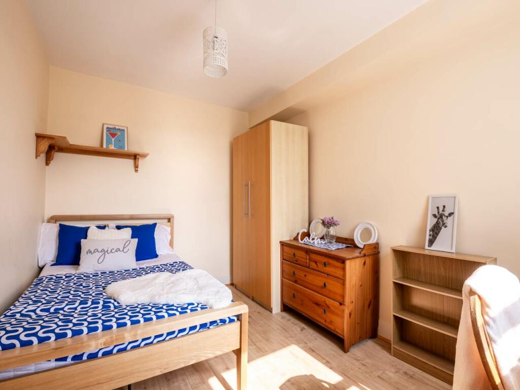 28Guildford_studenta