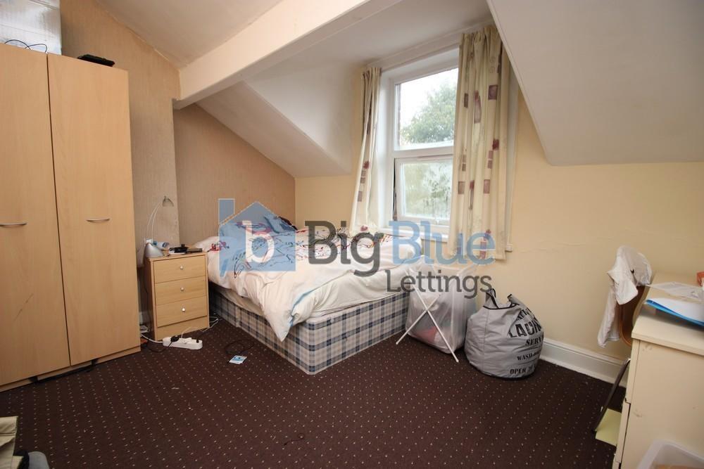 Cozy single bedroom featuring a comfortable sin...