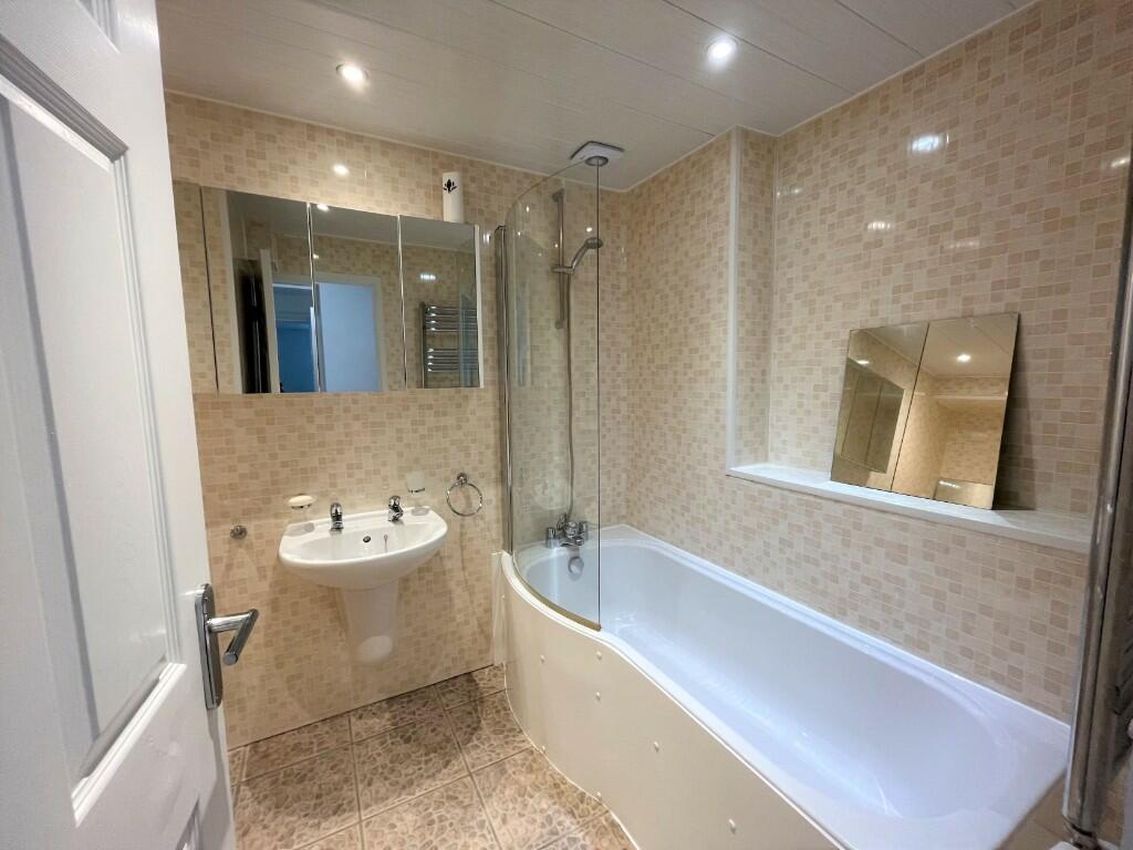 Apt bathroom