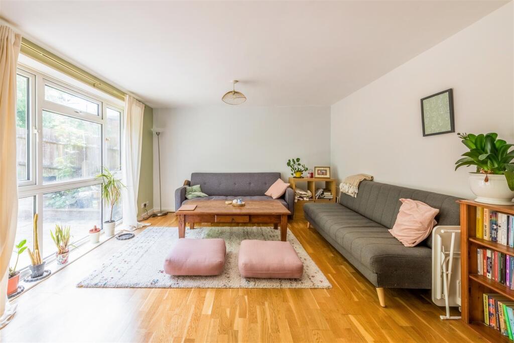 63 Burstead Close-9.jpg