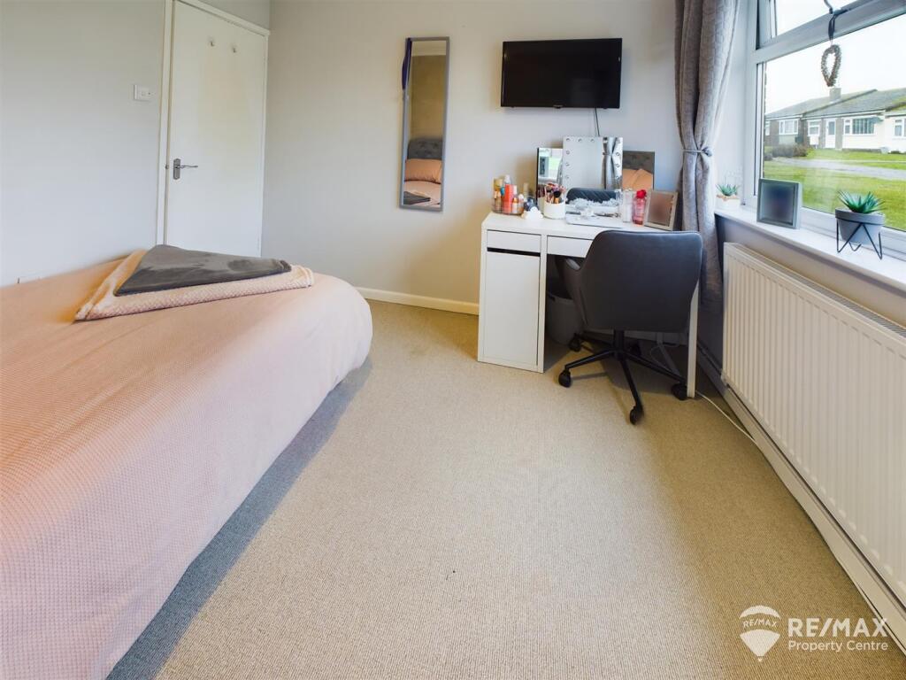 Bedroom 2 (2).jpg