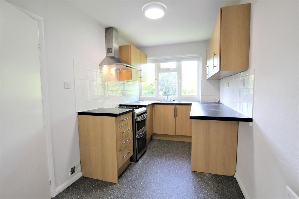 4 KITCHEN.jpg