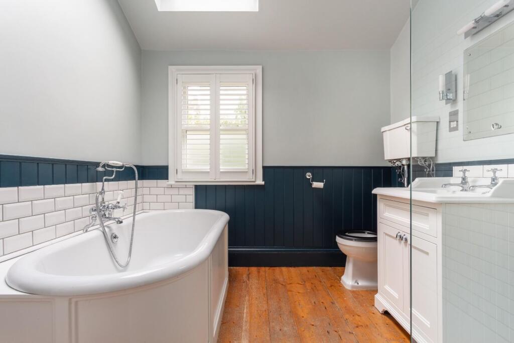 bathroom (2).jpg