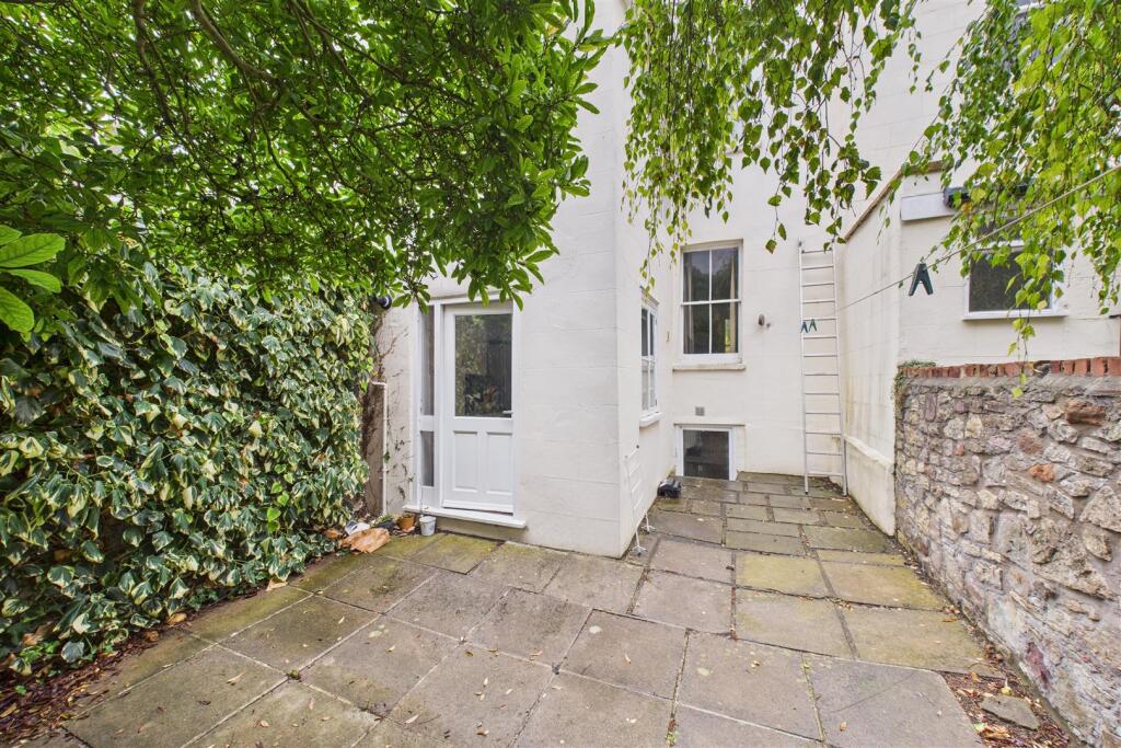 10 Osborne Villas, Kingsdown, Bristol BS2 8BP | Fr