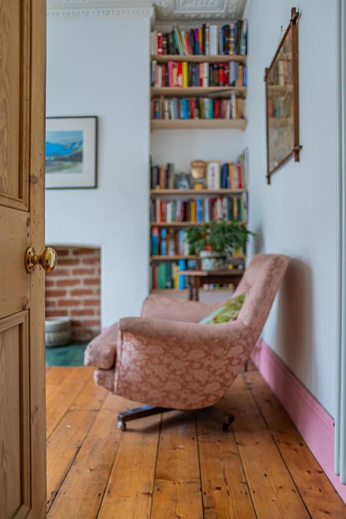 Mackintosh Place 214-22.jpg