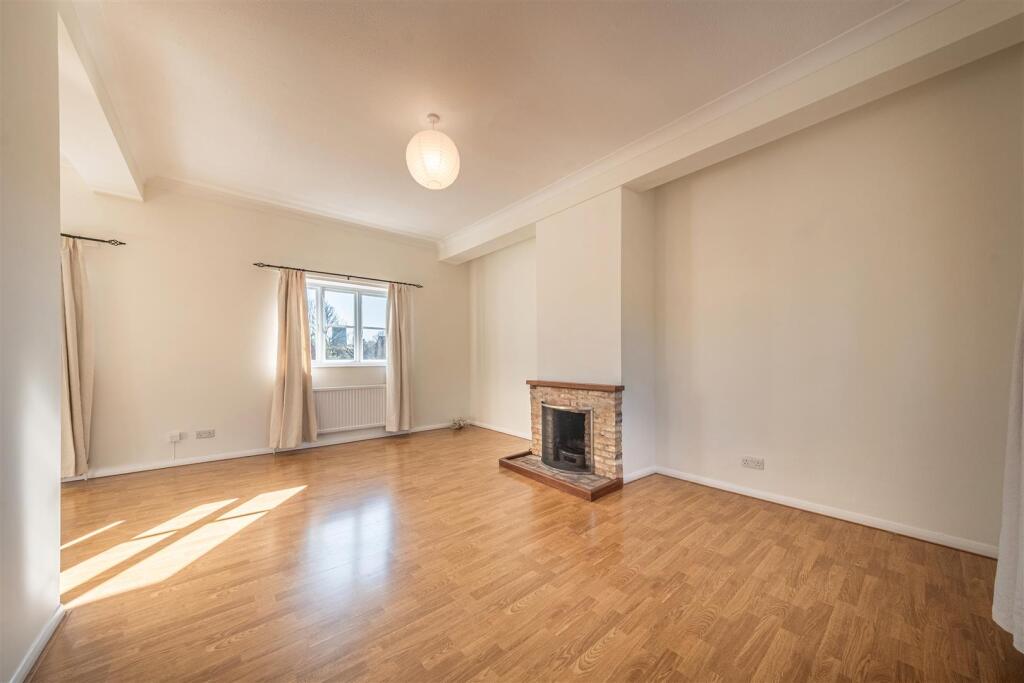 Lounge 4.jpg