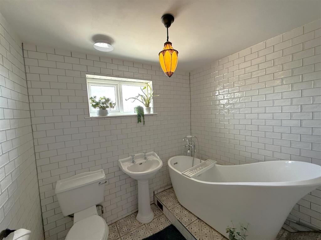 Bathroom A.JPG