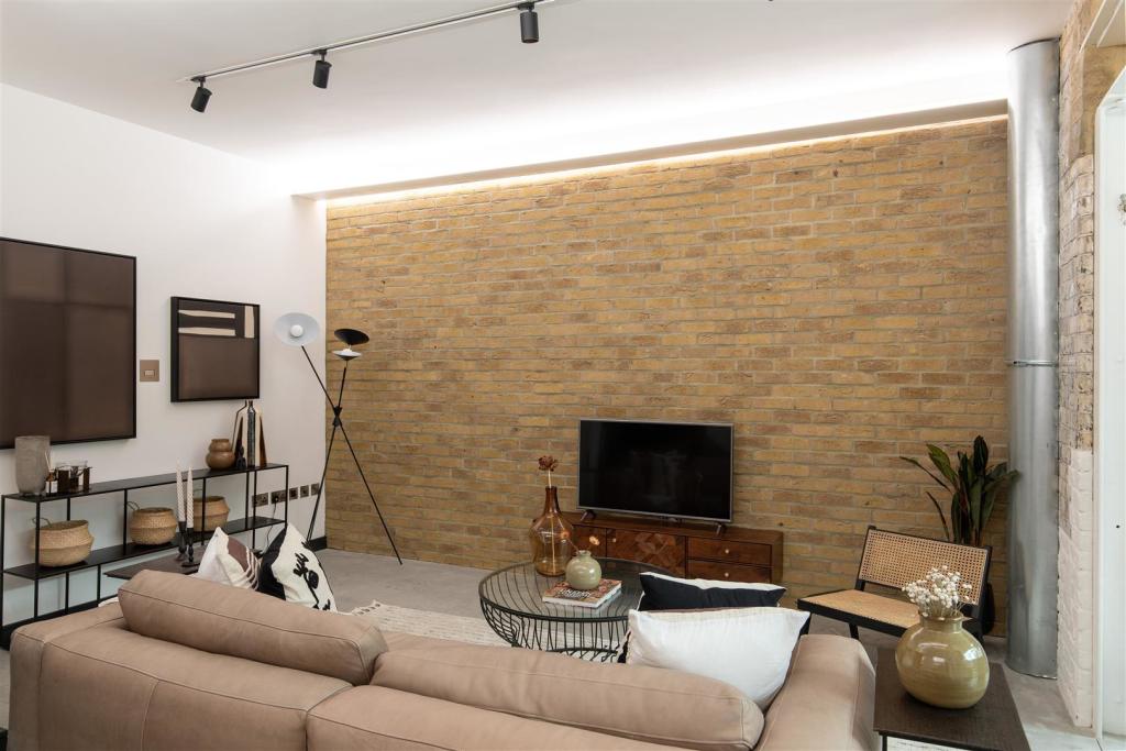 Flat 2 - 11.jpg