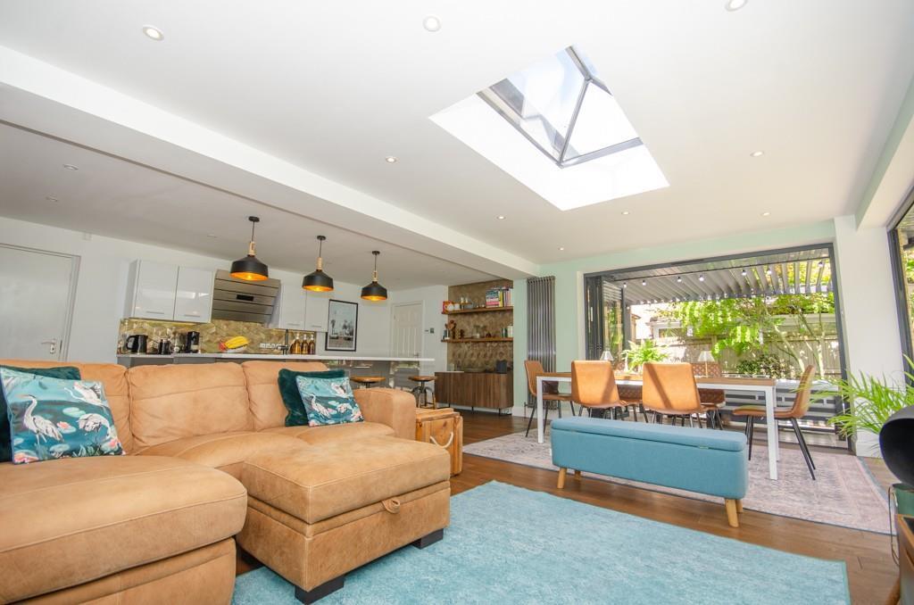 Kitchen-dining-family room pic 2.jpg