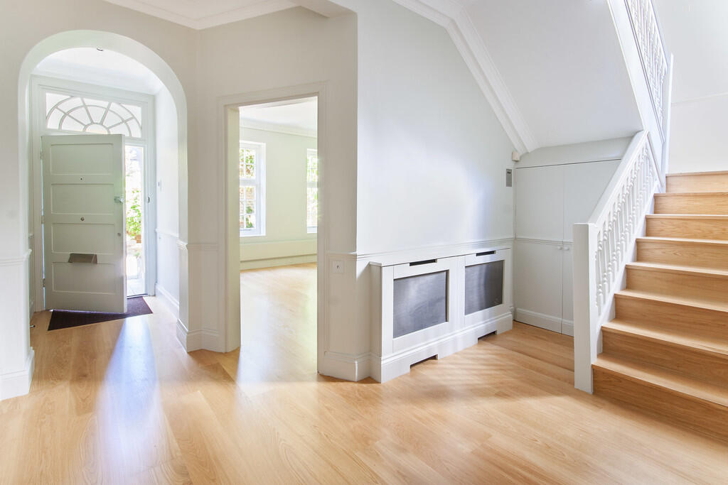 19 Flood St hall