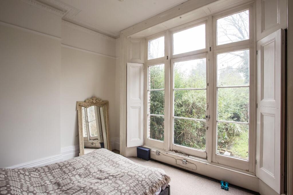 44 Thicket Road bedroom.jpg