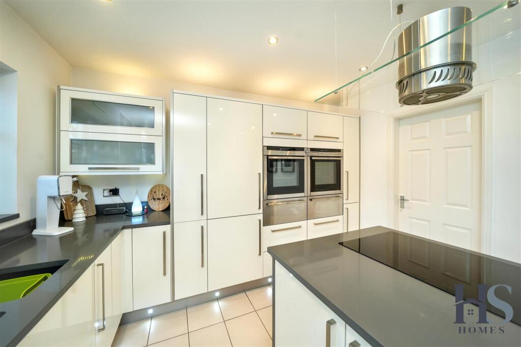 Kitchen 3.jpg
