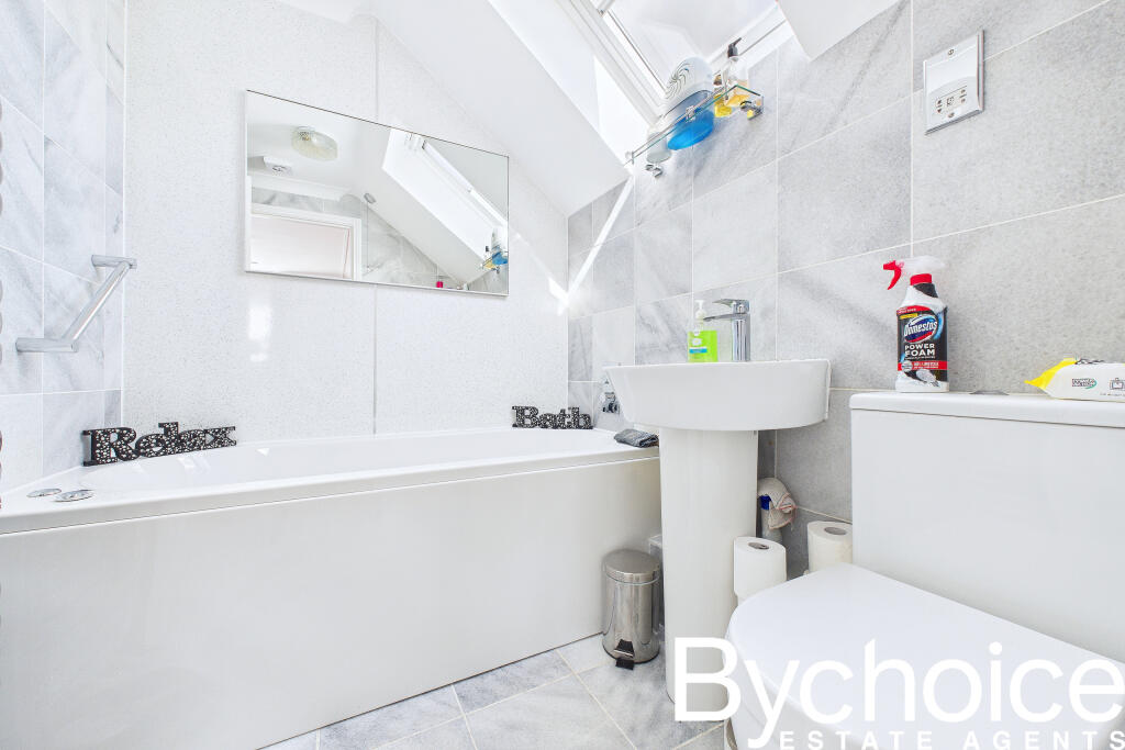 CAM05454G0-PR0052-STILL001