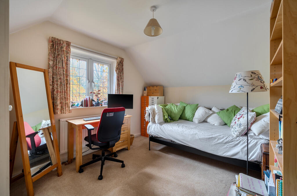 1375201-10-690b27...