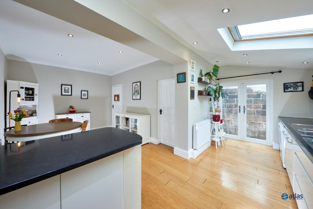 Kitchen / Dining Area