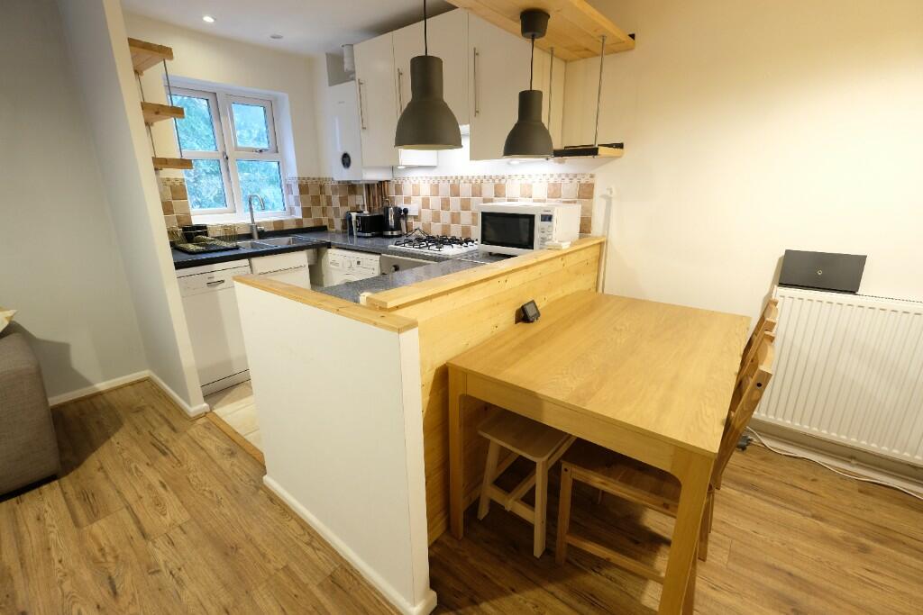 SITTING/DINING ROOM