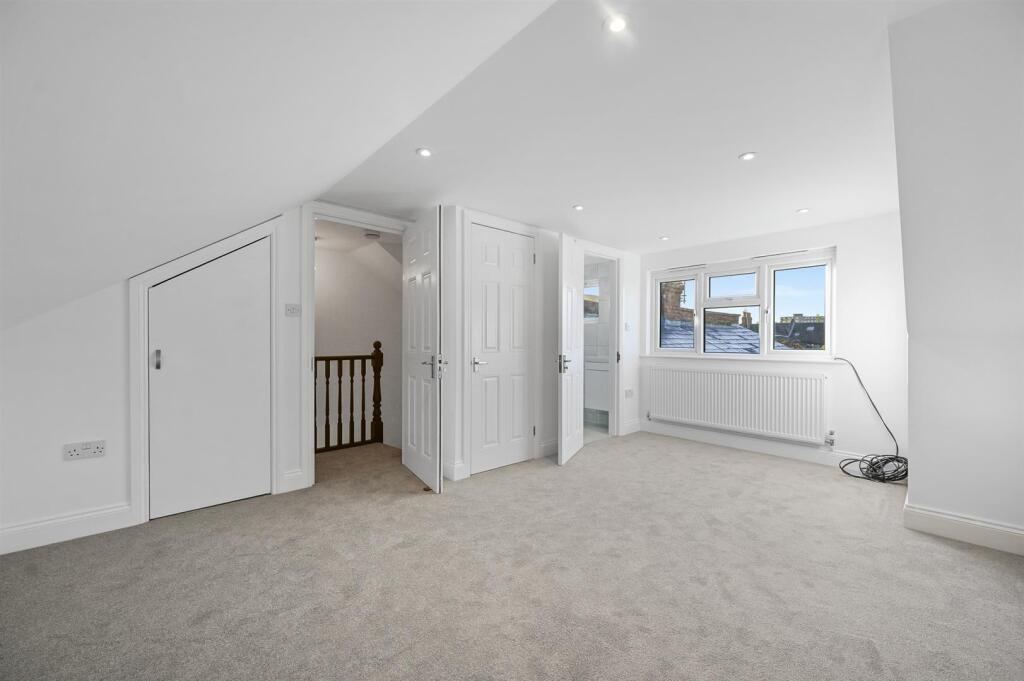 19387782 - Reception 2 (7).jpg