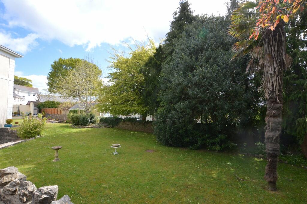 Commuanl Gardens
