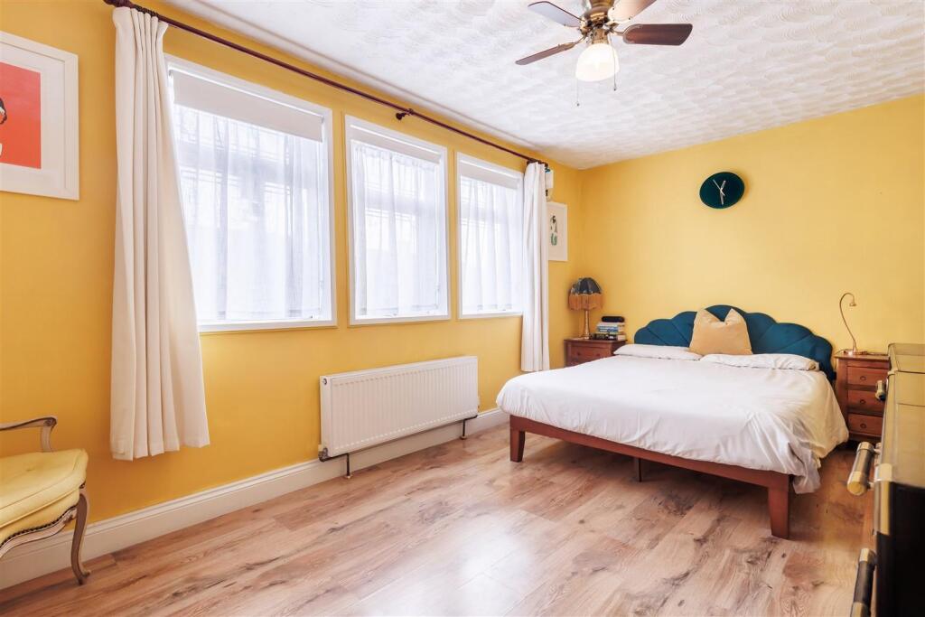 15 Holt Way (14).jpg