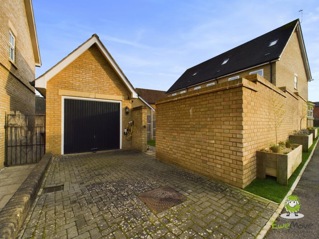 CAM03778G0-PR0143-STILL004