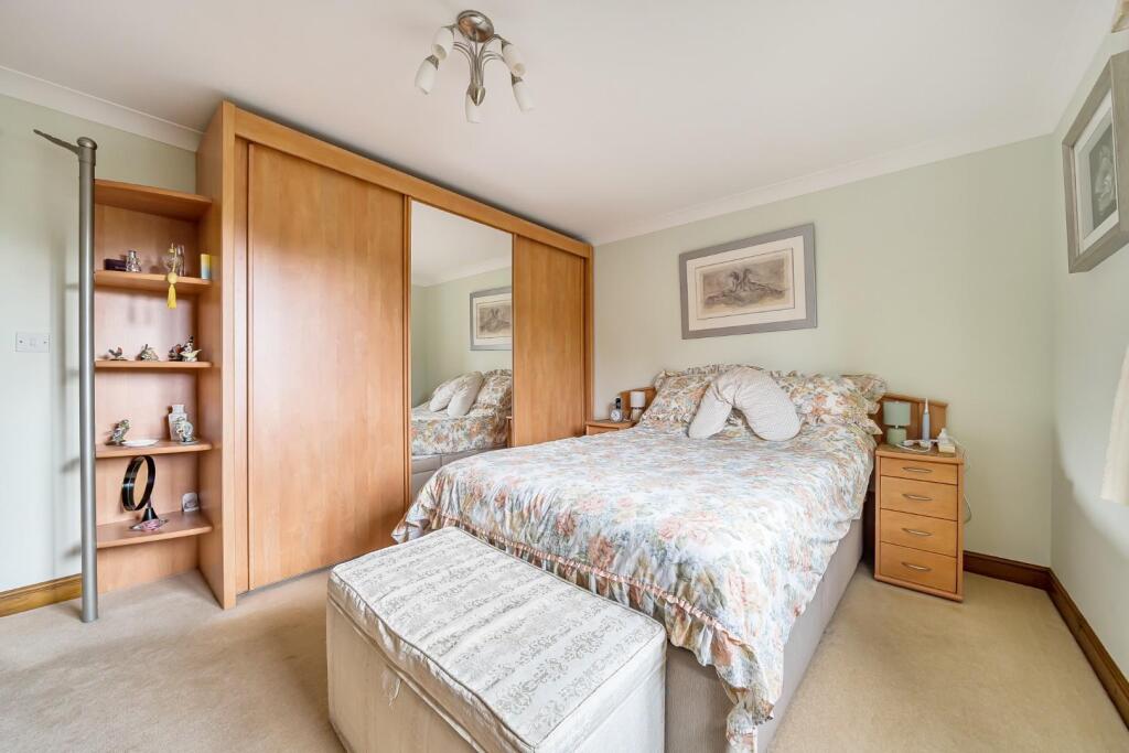 Bedroom 2 wardrobes.jpg