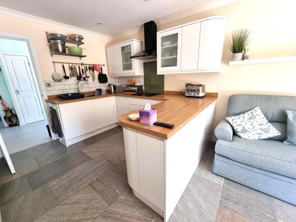 Kitchen/ Breakfast Room